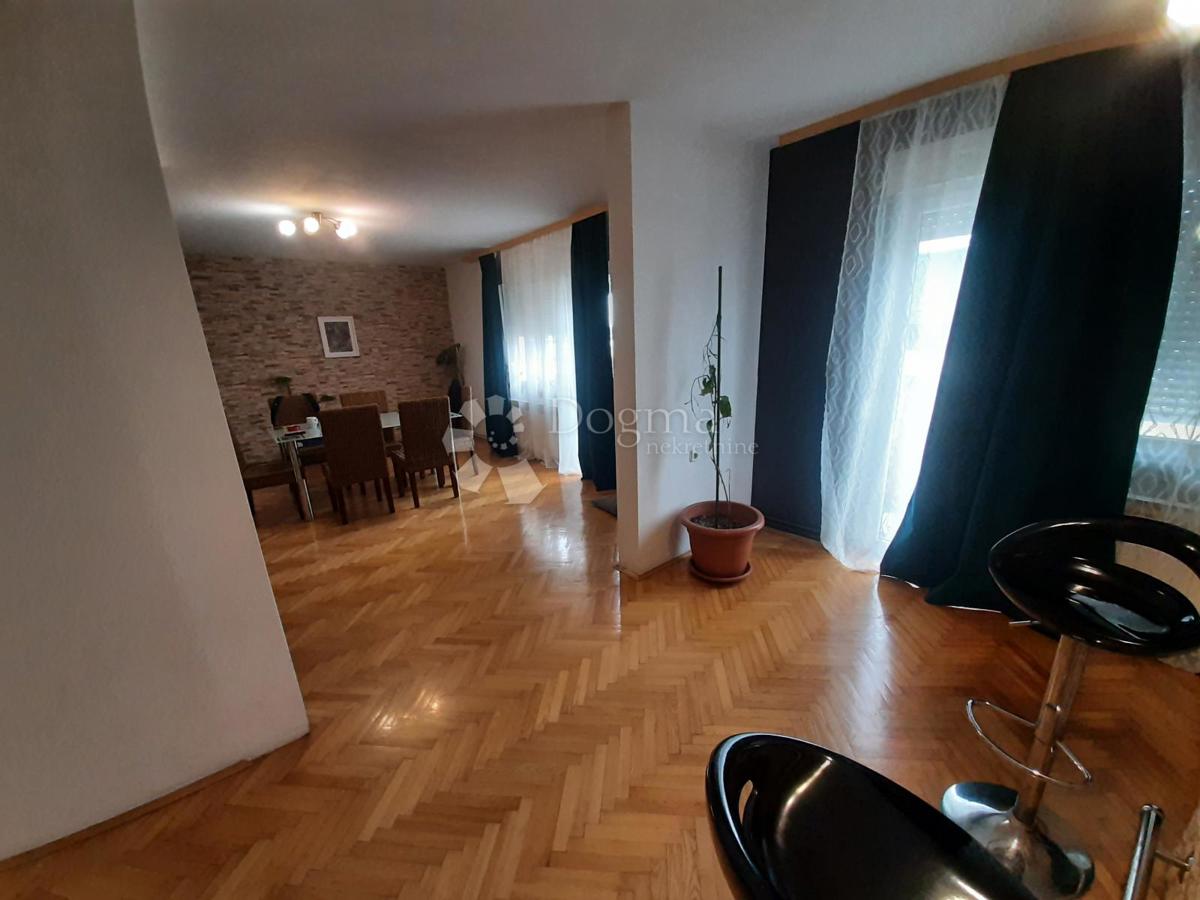 Hiša Sesvetski Kobiljak, Sesvete, 426m2