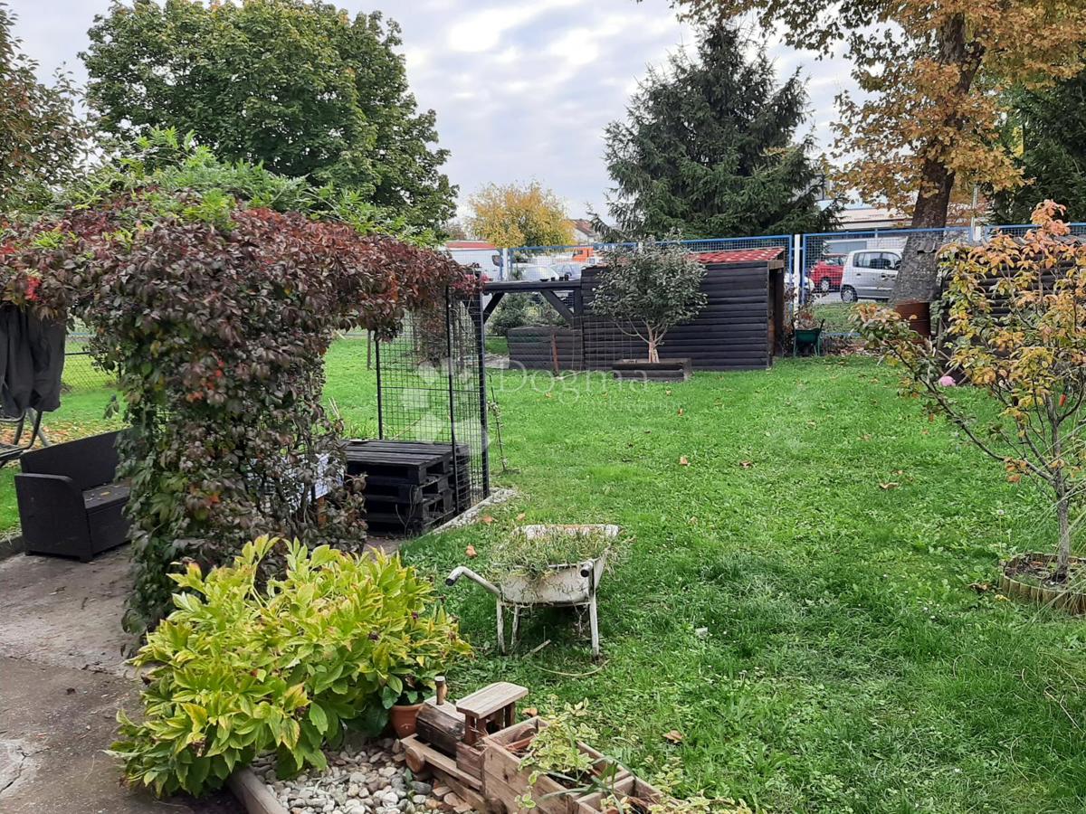 Hiša Sesvetski Kobiljak, Sesvete, 426m2