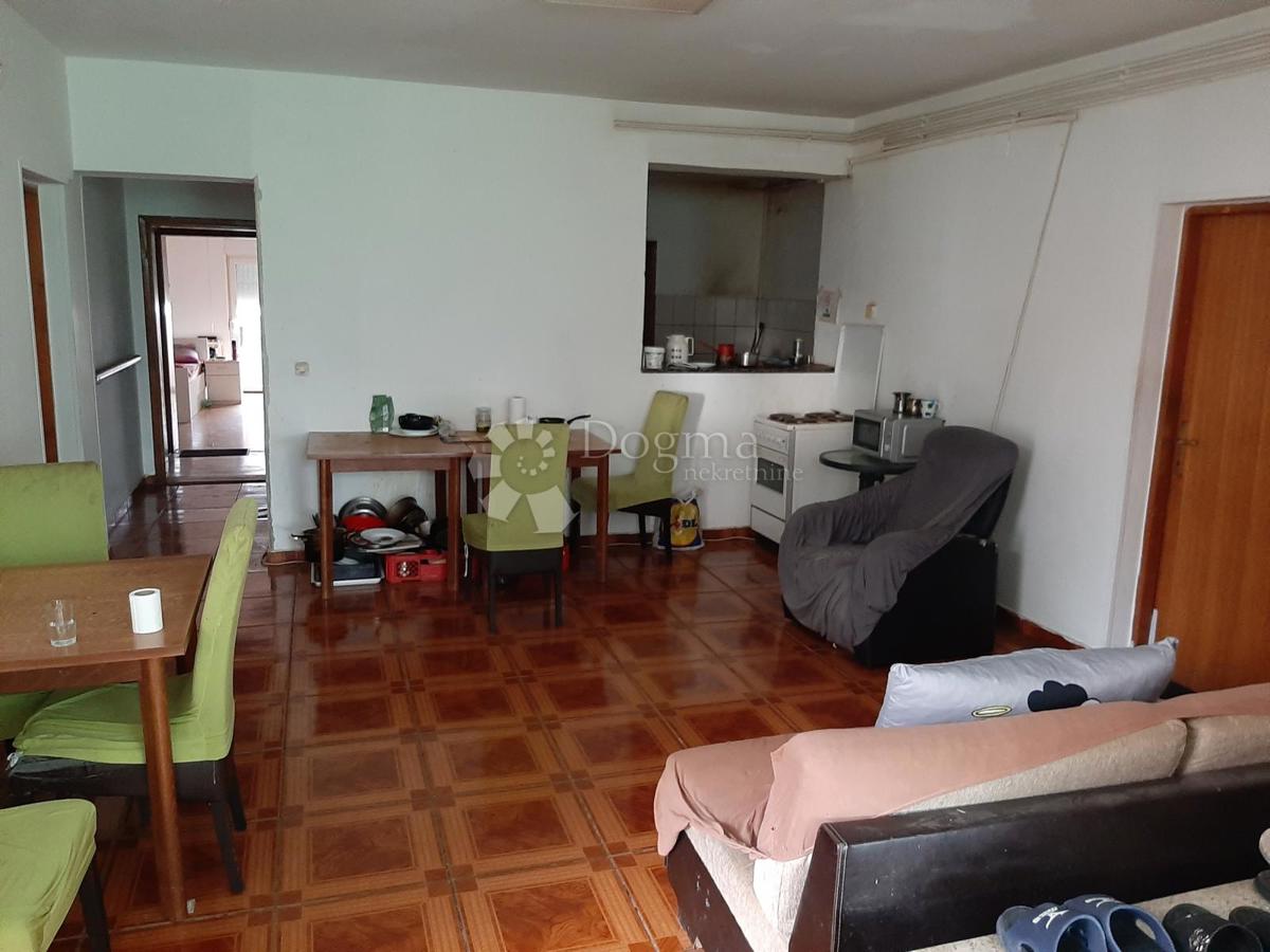 Hiša Sesvetski Kobiljak, Sesvete, 426m2