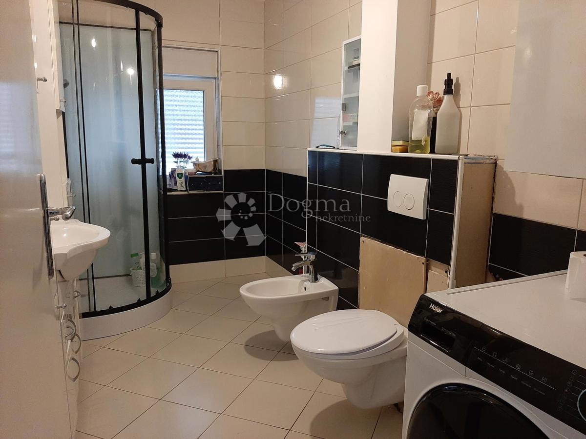 Hiša Sesvetski Kobiljak, Sesvete, 426m2