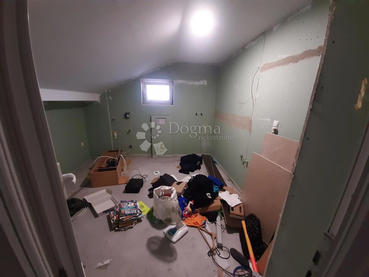 Hiša Sesvetski Kobiljak, Sesvete, 426m2