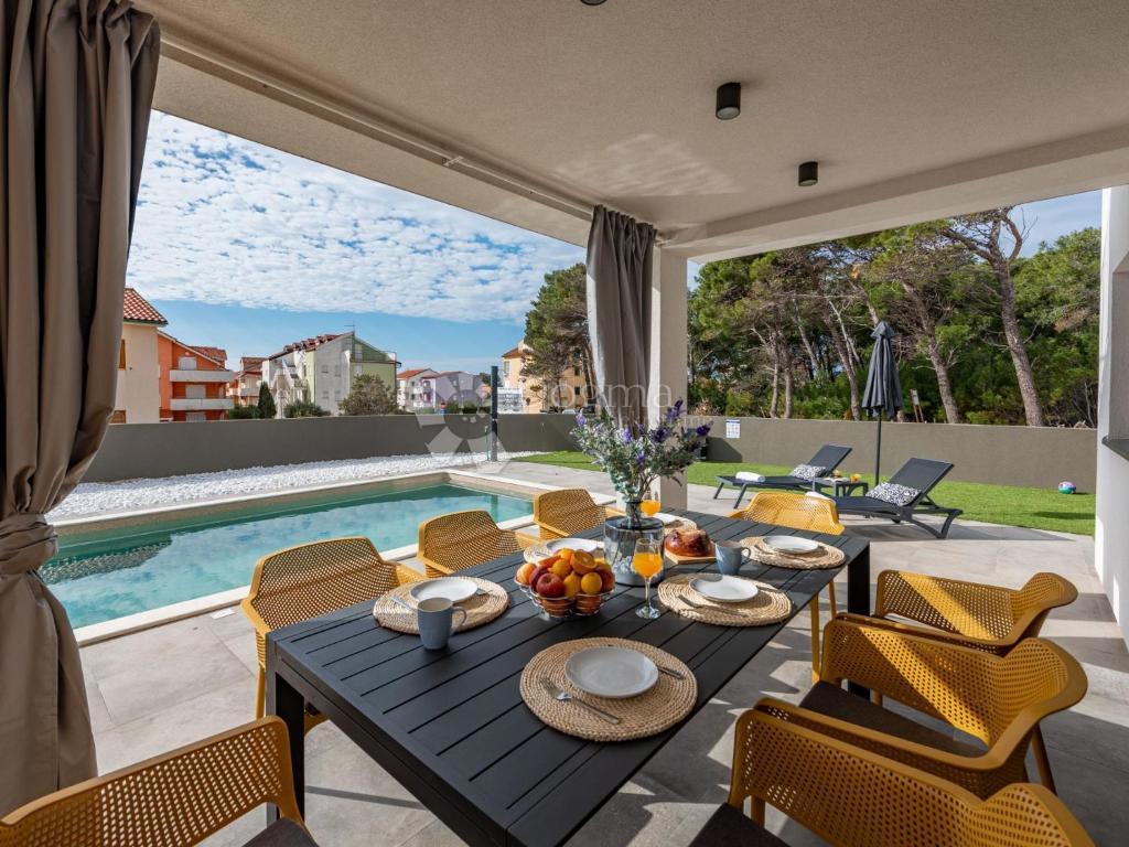 Ekskluzivna počitniška hiša, 100 m od morja