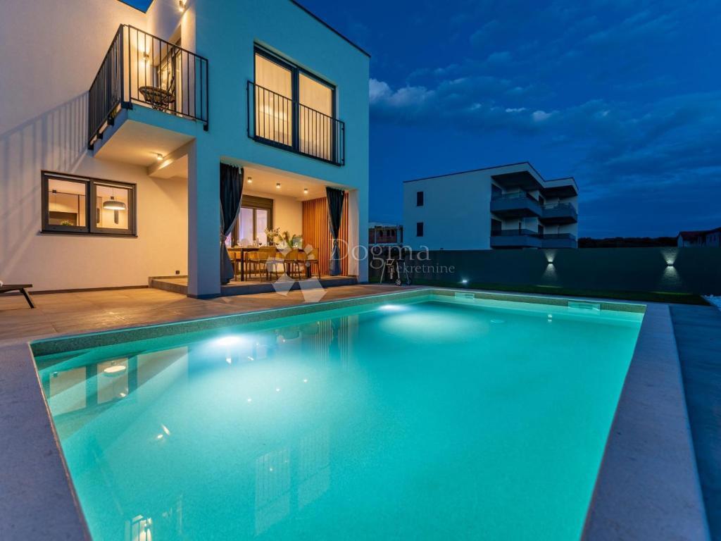 Ekskluzivna počitniška hiša, 100 m od morja