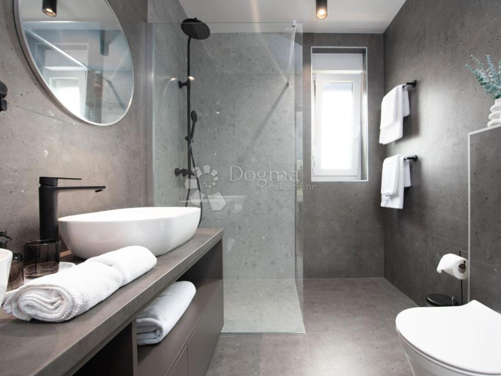 Ekskluzivna počitniška hiša, 100 m od morja