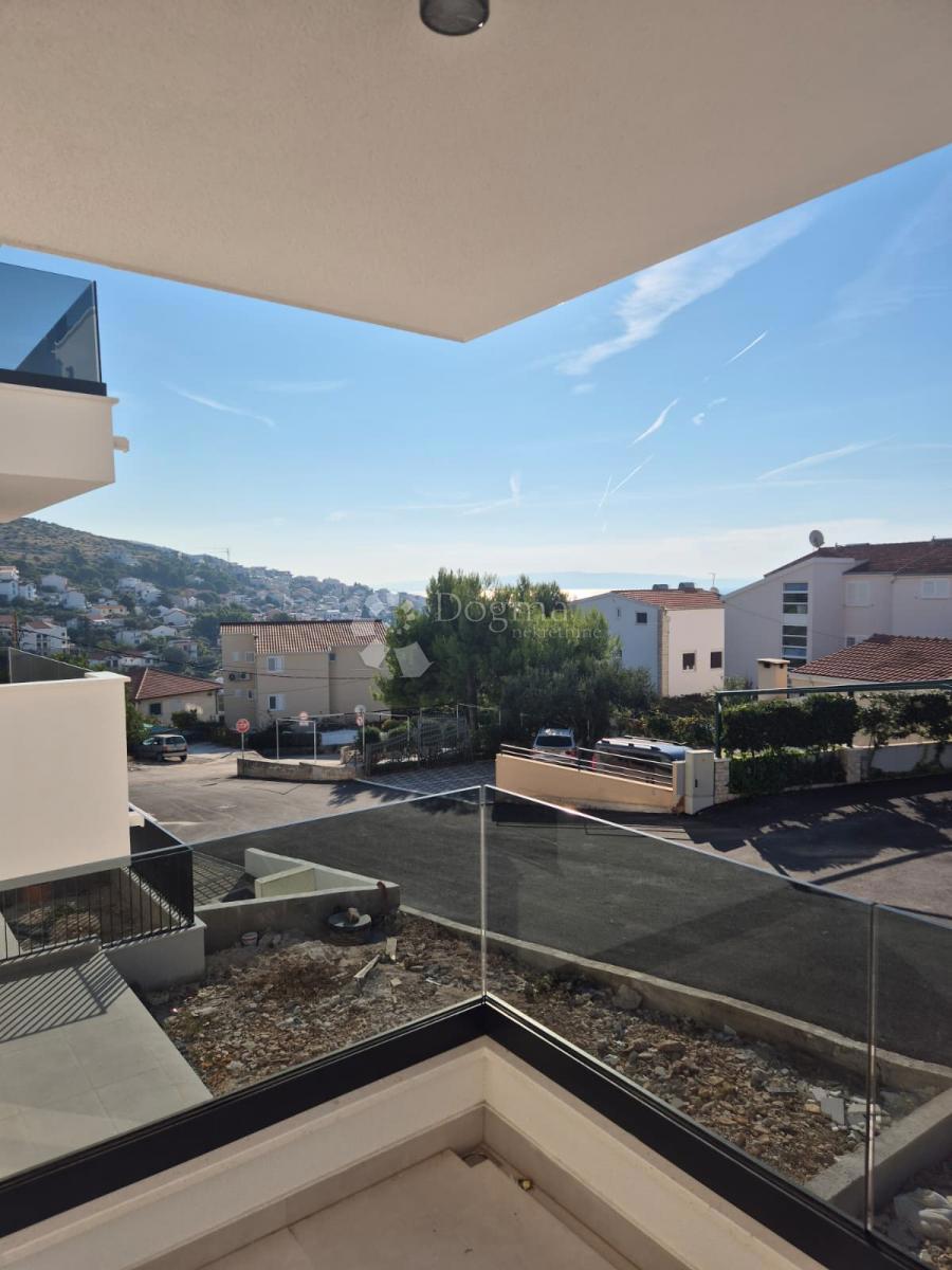 Stanovanje Okrug Gornji, Okrug, 85,83m2 