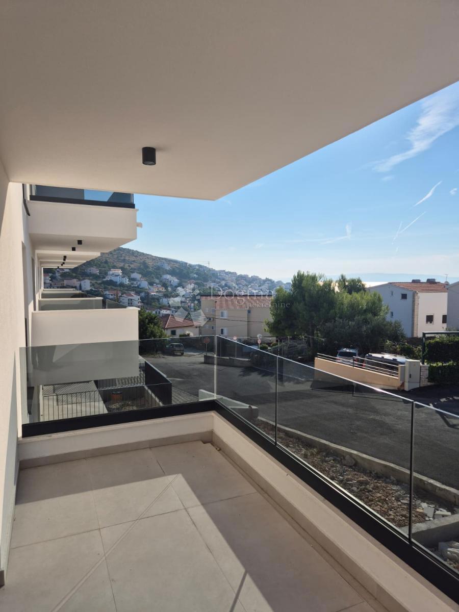 Stanovanje Okrug Gornji, Okrug, 85,83m2 