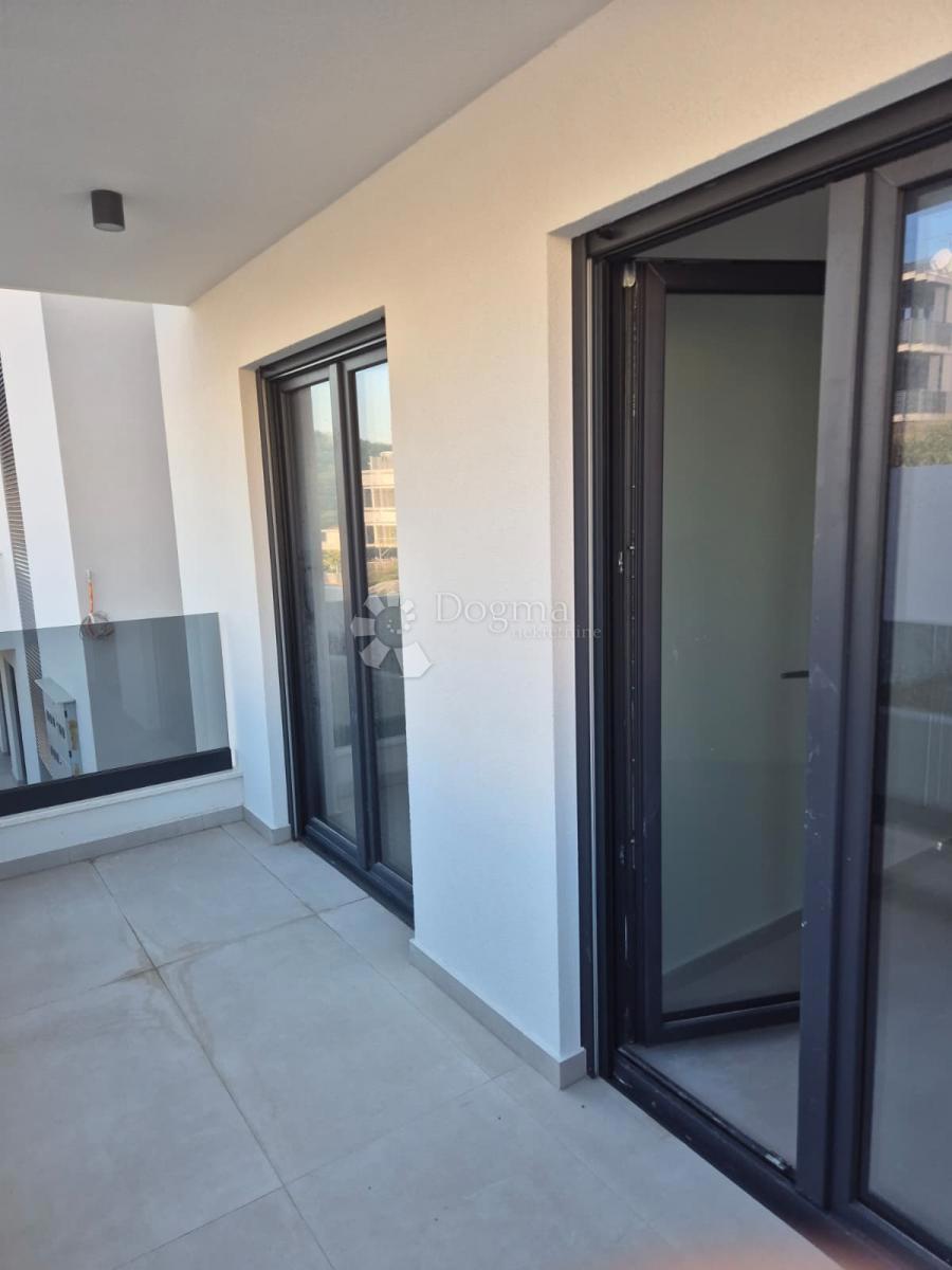 Stanovanje Okrug Gornji, Okrug, 85,83m2 