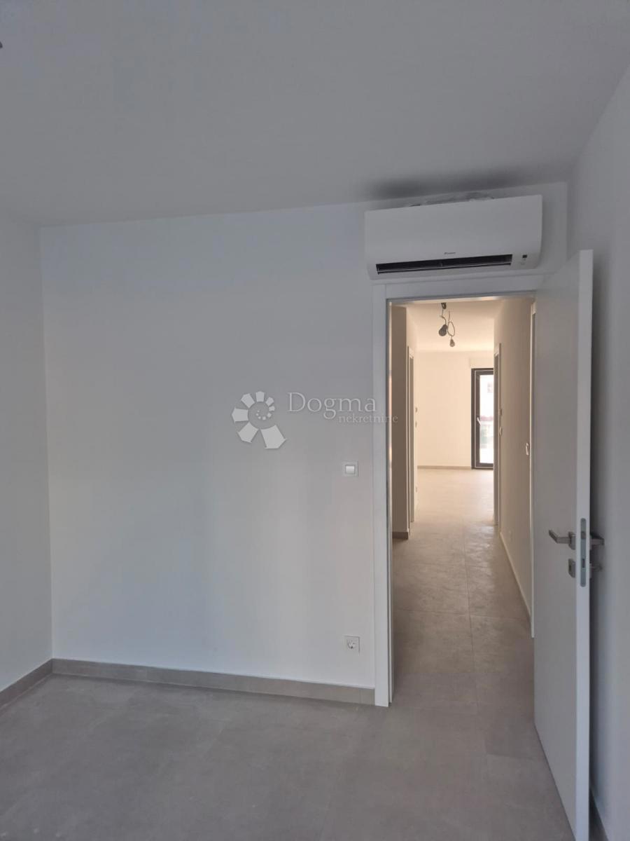 Stanovanje Okrug Gornji, Okrug, 85,83m2 