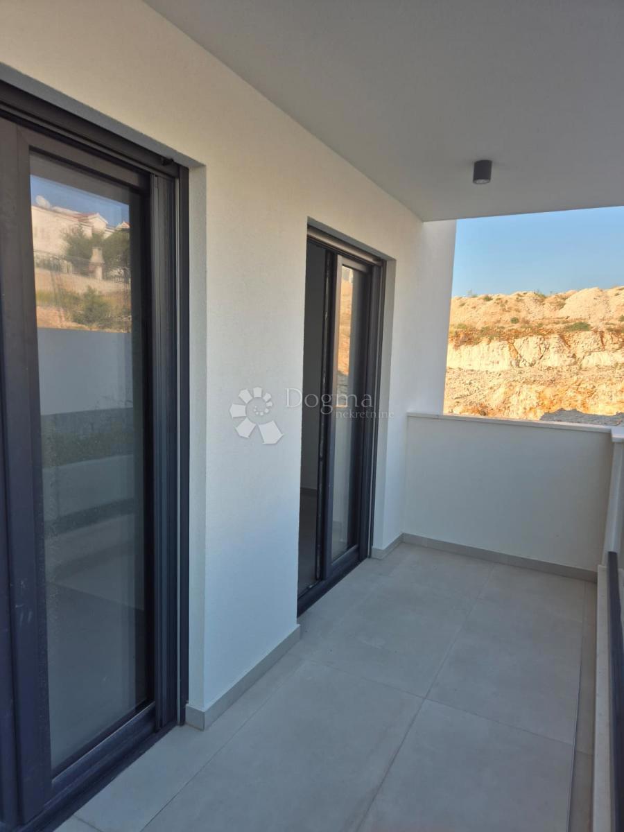 Stanovanje Okrug Gornji, Okrug, 85,83m2 