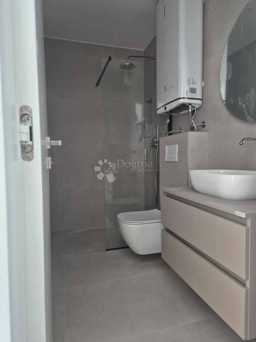 Stanovanje Okrug Gornji, Okrug, 85,83m2 