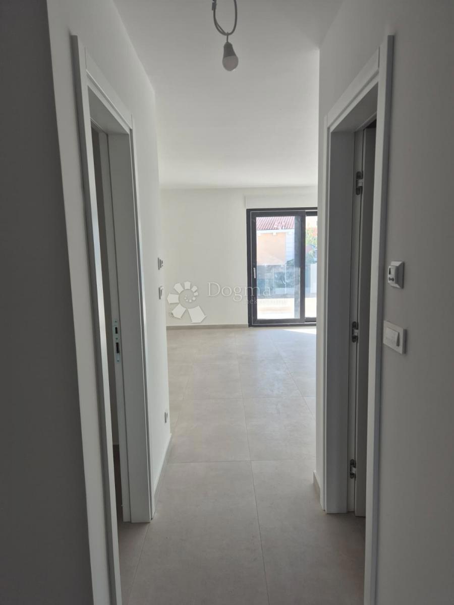 Stanovanje Okrug Gornji, Okrug, 85,83m2 