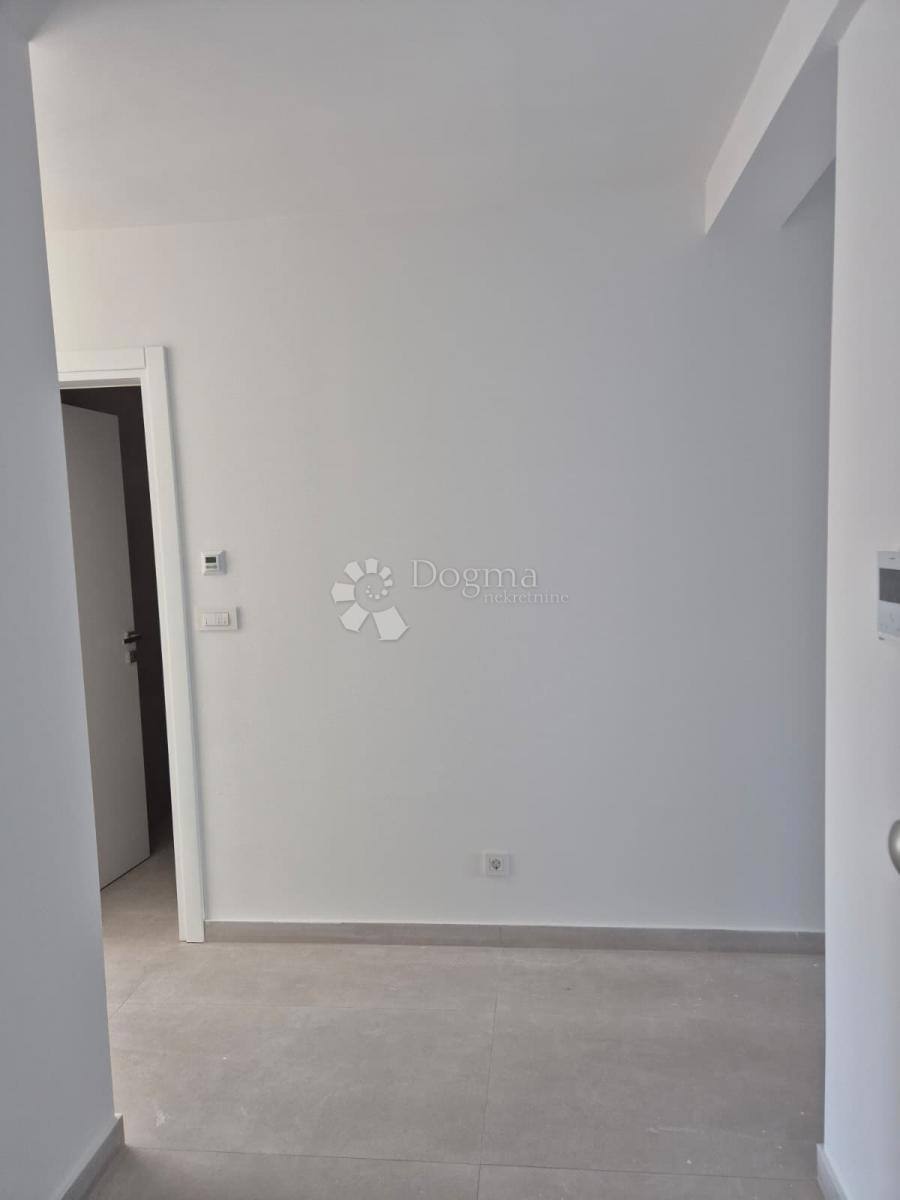 Stanovanje Okrug Gornji, Okrug, 85,83m2 