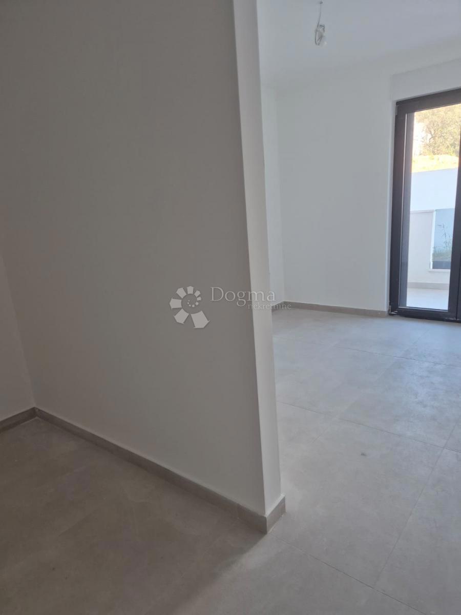 Stanovanje Okrug Gornji, Okrug, 85,83m2 