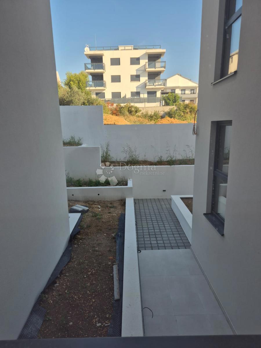 Stanovanje Okrug Gornji, Okrug, 85,83m2 