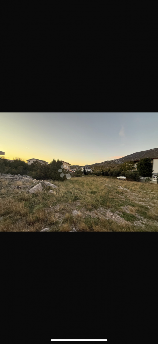 Zazidljivo zemljišče Cesarica, Karlobag, 720m2