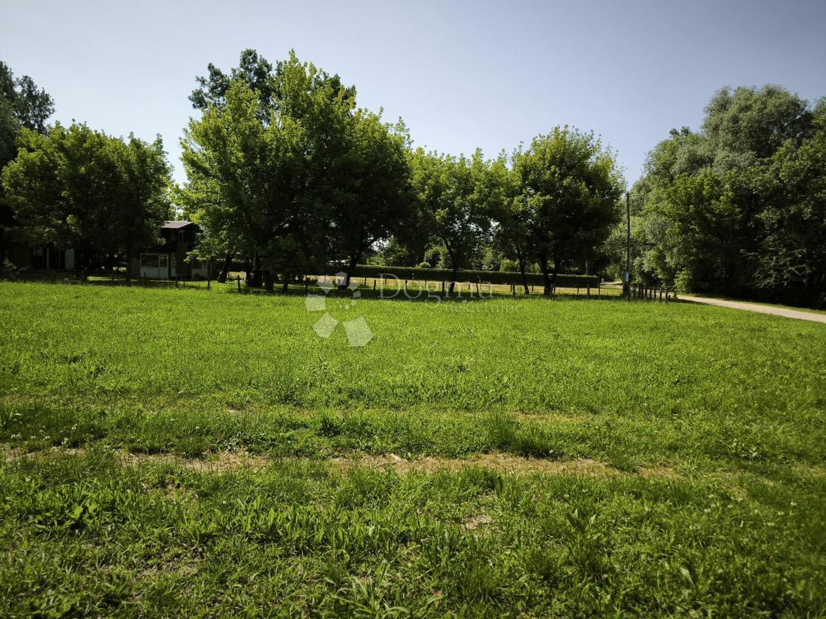 Zazidljivo zemljišče Nebojan, Petrinja, 565m2