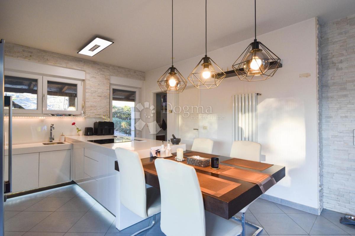 Hiša Kaštel, Buje, 120m2