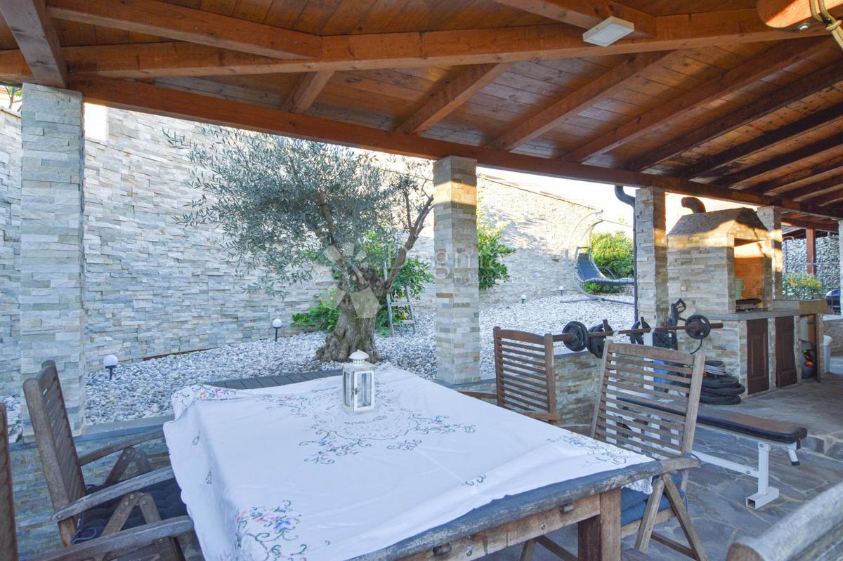 Hiša Kaštel, Buje, 120m2