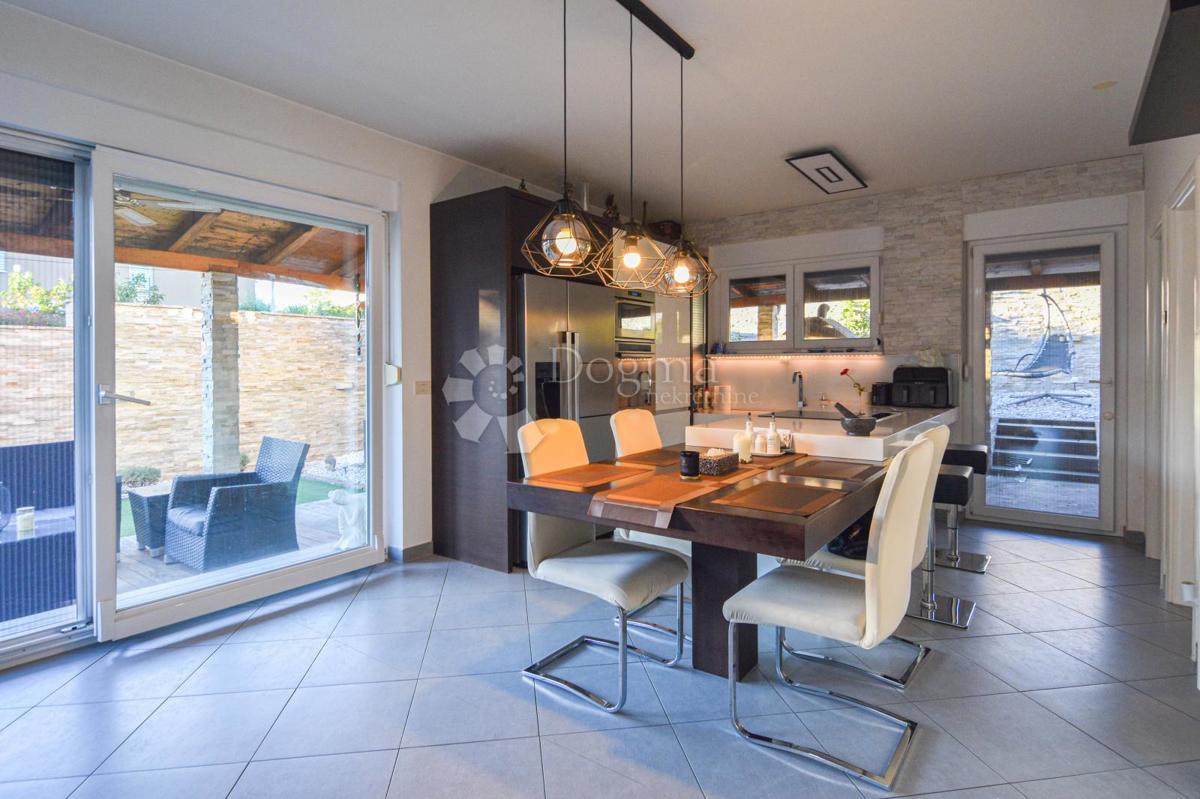 Hiša Kaštel, Buje, 120m2