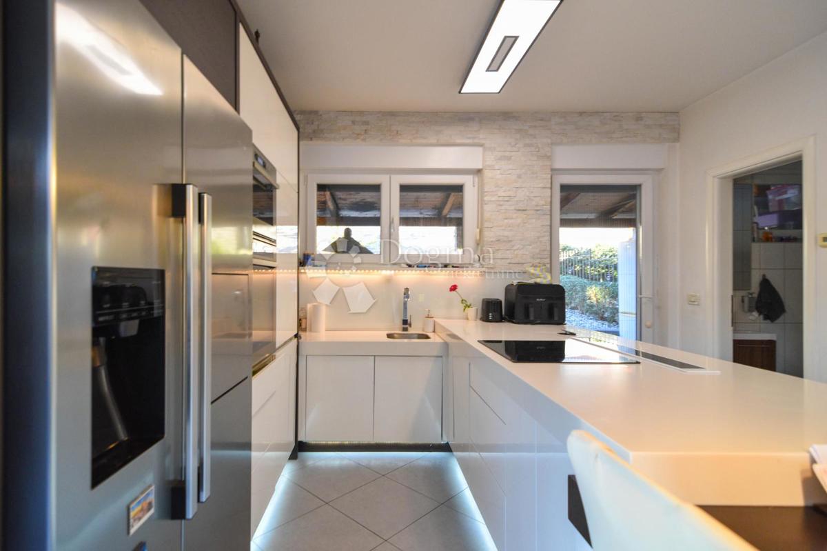 Hiša Kaštel, Buje, 120m2