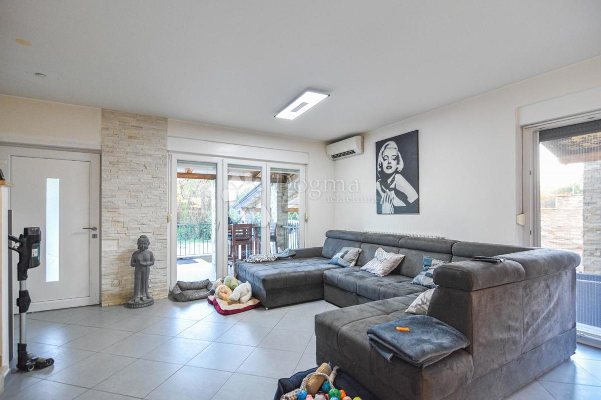 Hiša Kaštel, Buje, 120m2