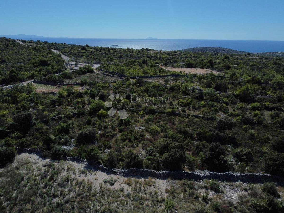 DVORNICE - KMETIJSKO ZEMLJIŠČE OB GRADBENI OBMOČJU