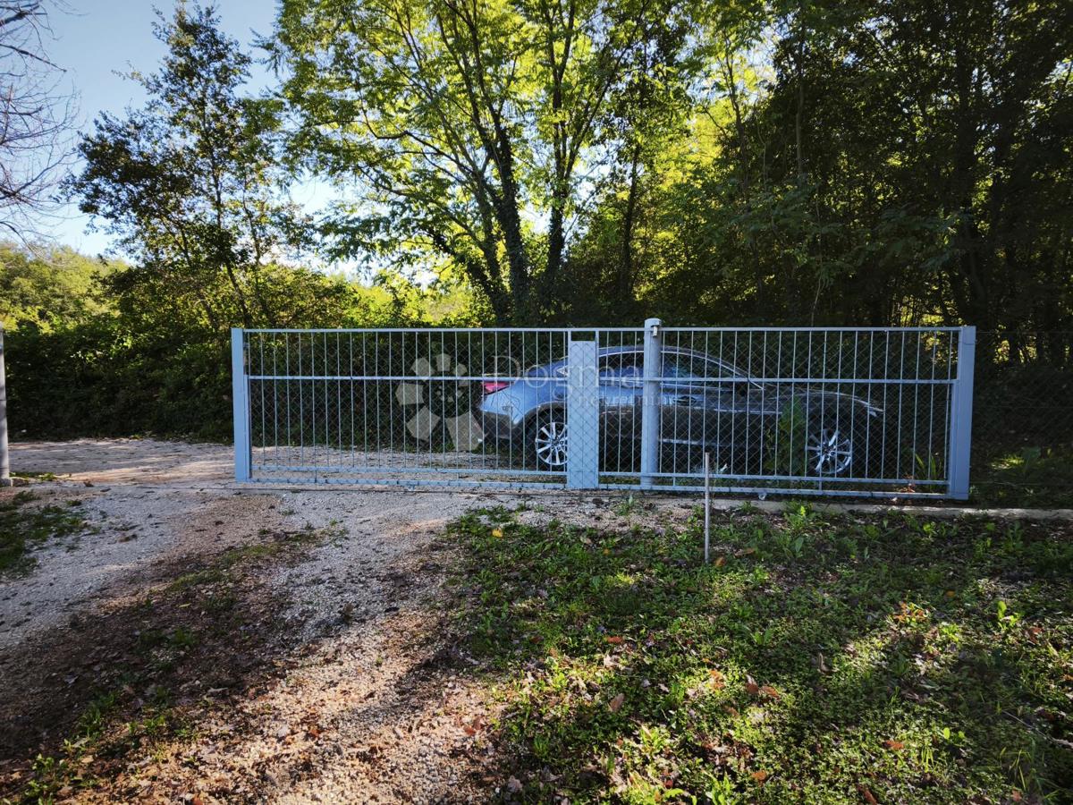 Brtonigla, privlačno kmetijsko zemljišče