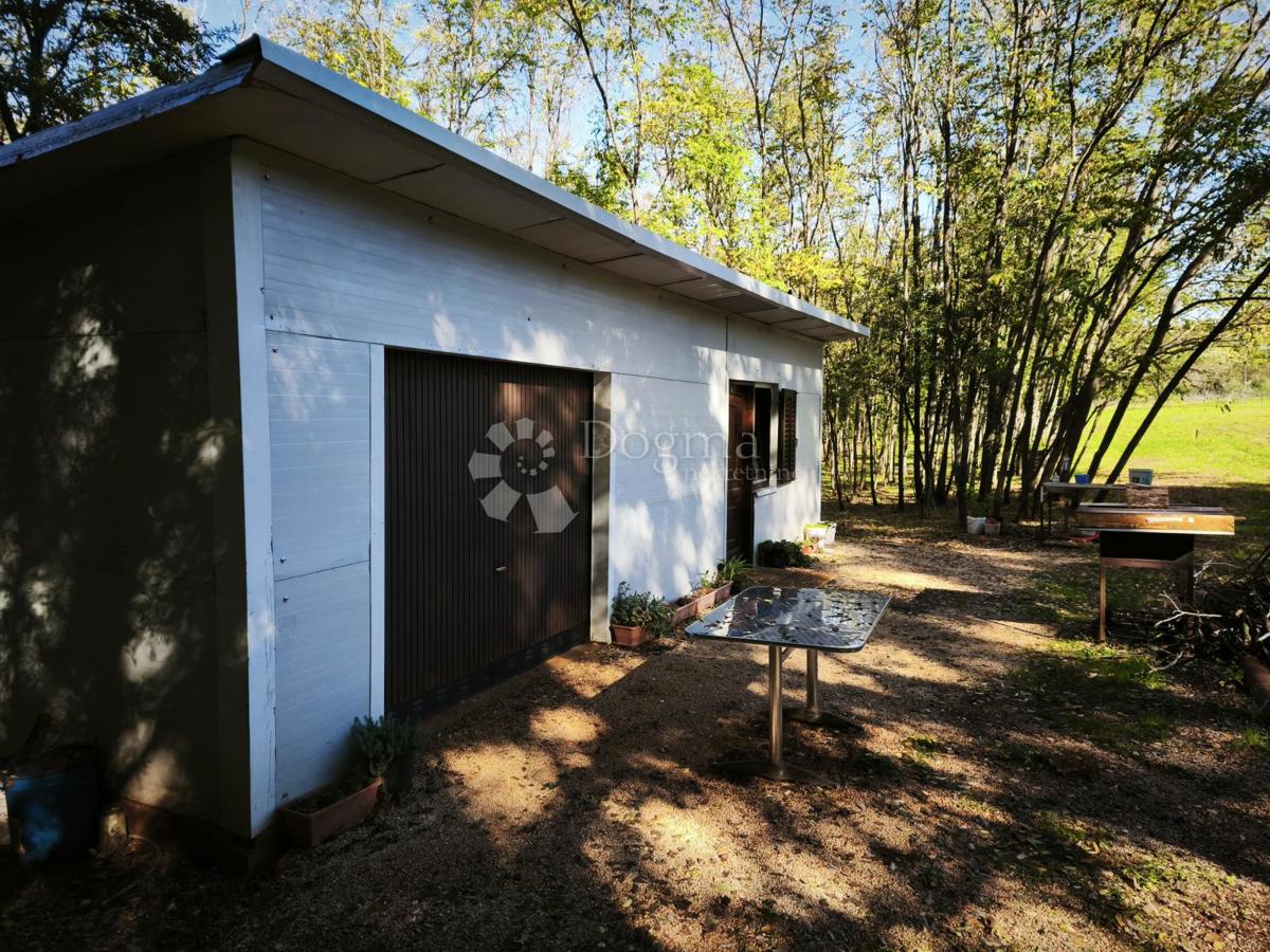 Brtonigla, privlačno kmetijsko zemljišče