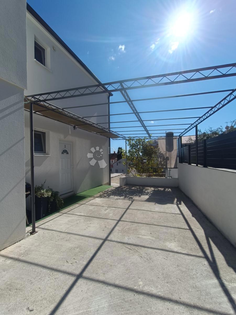 Hiša Okrug Gornji, Okrug, 366m2