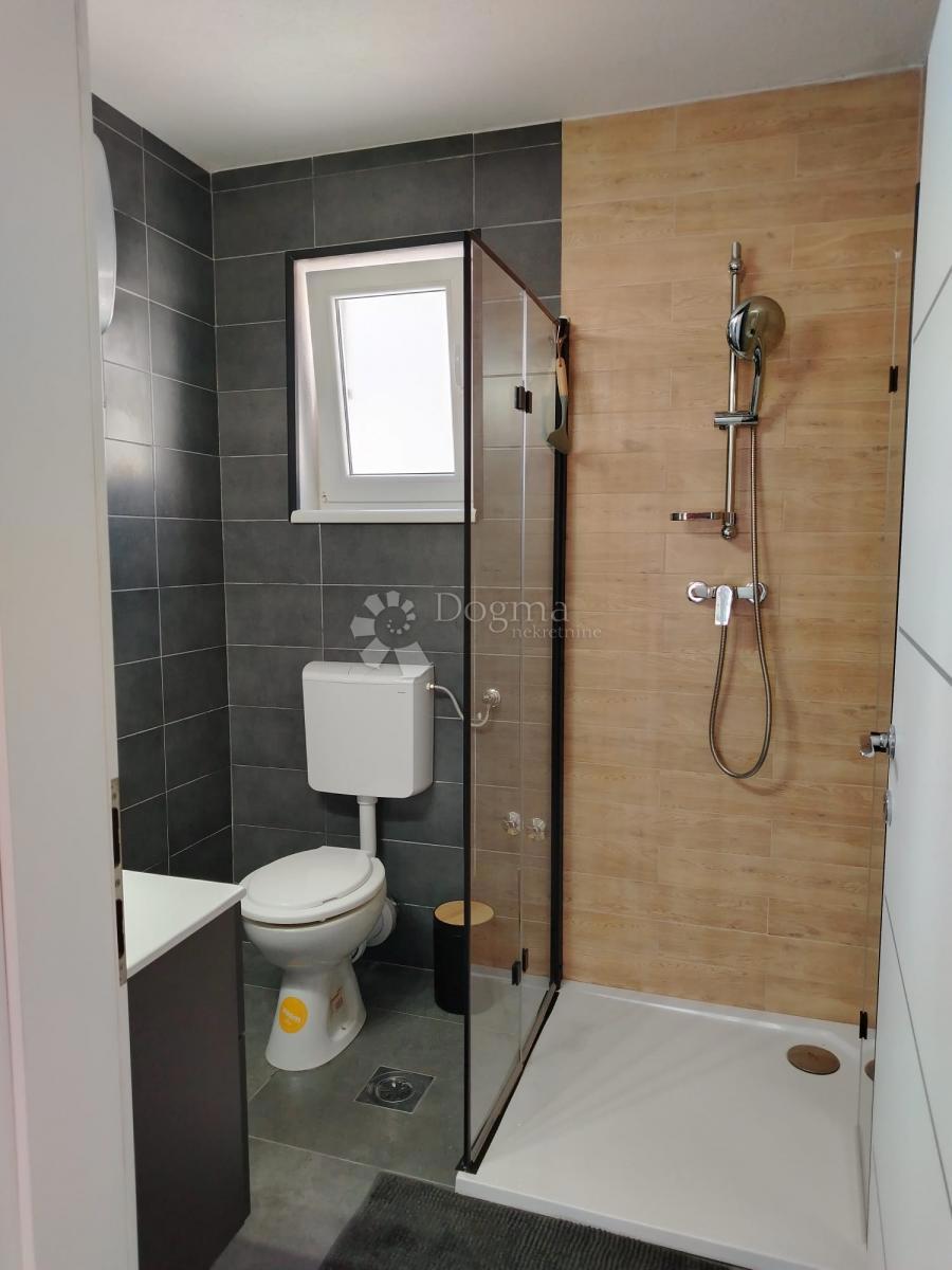 Hiša Okrug Gornji, Okrug, 366m2