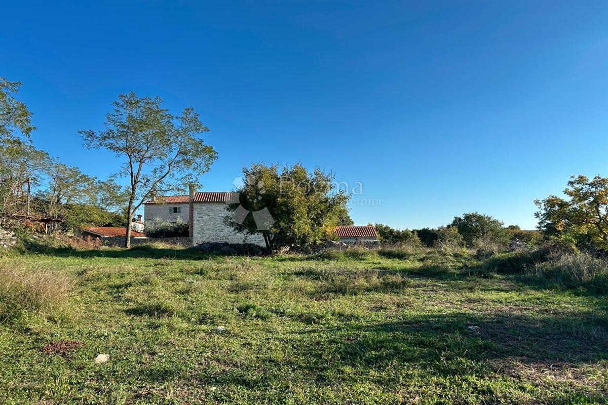 Zazidljivo zemljišče Bale, 1.235m2