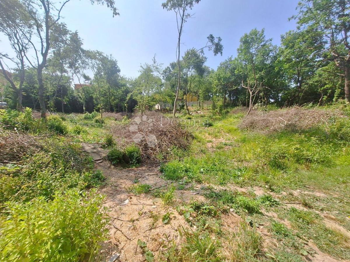 Zazidljivo zemljišče Labin, 1.208m2