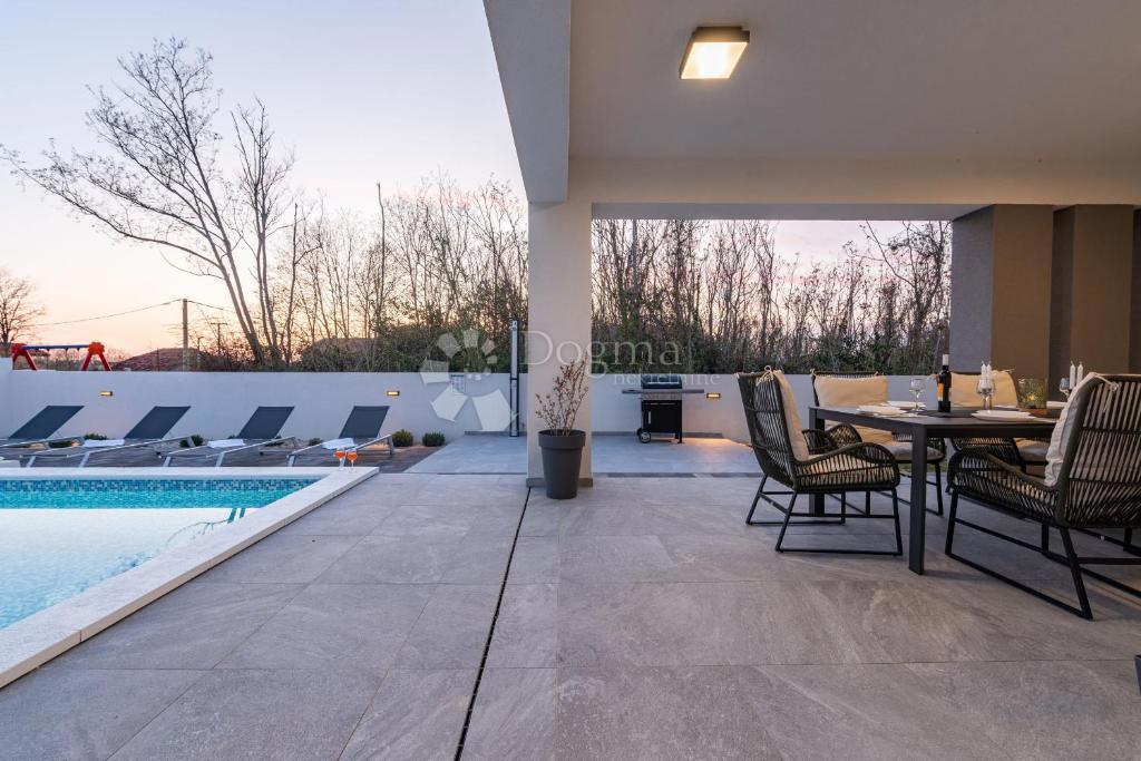 Hiša Privlaka, 220m2