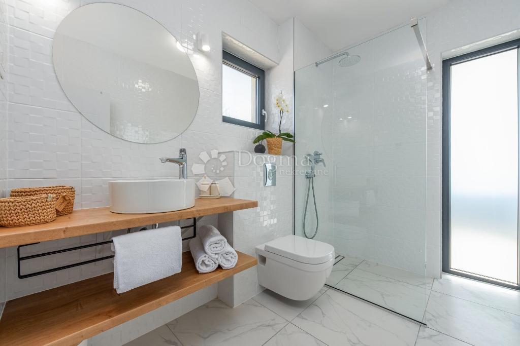 Hiša Privlaka, 220m2