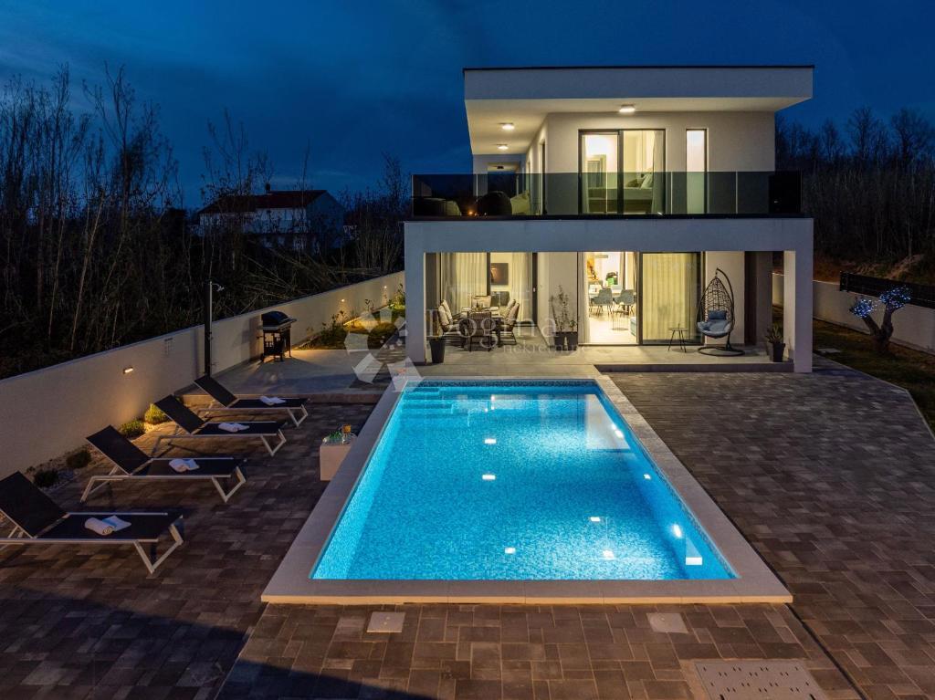 Hiša Privlaka, 220m2