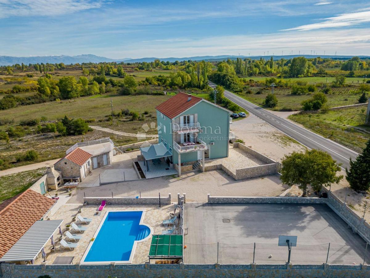 Hiša Donje Biljane, Benkovac, 1.600m2