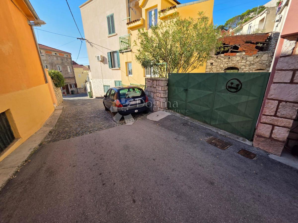 ŠIBENIK - 2 HIŠI V CENTRU MESTA! ODLIČNA PRILOŽNOST