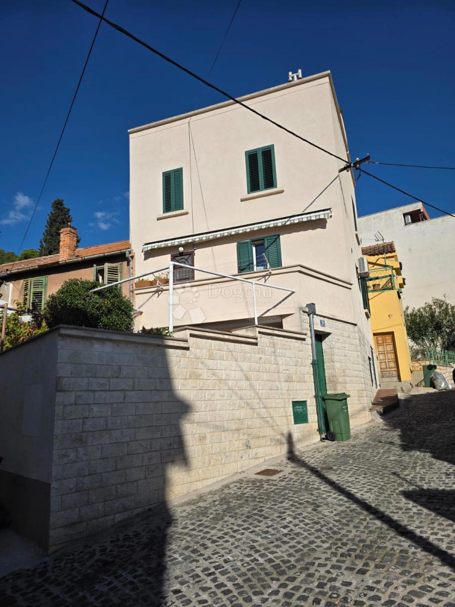 ŠIBENIK - 2 HIŠI V CENTRU MESTA! ODLIČNA PRILOŽNOST