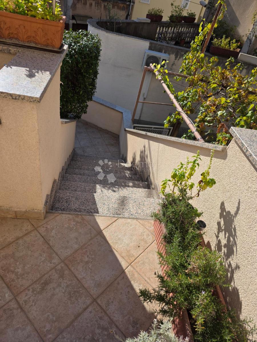 ŠIBENIK - 2 HIŠI V CENTRU MESTA! ODLIČNA PRILOŽNOST