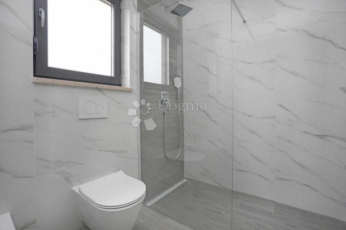 NOVOZGRAJENA MODERNA VILA