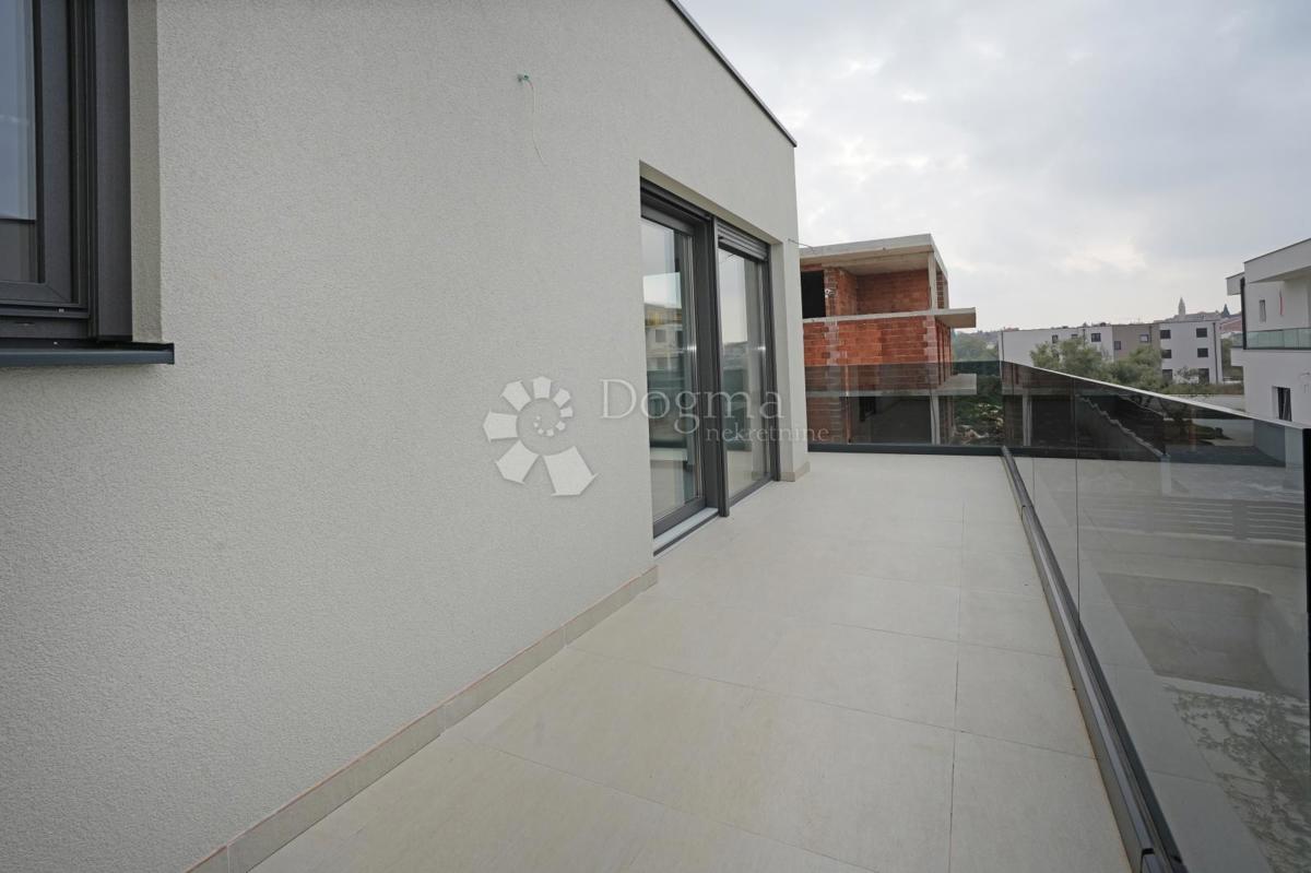 NOVOZGRAJENA MODERNA VILA