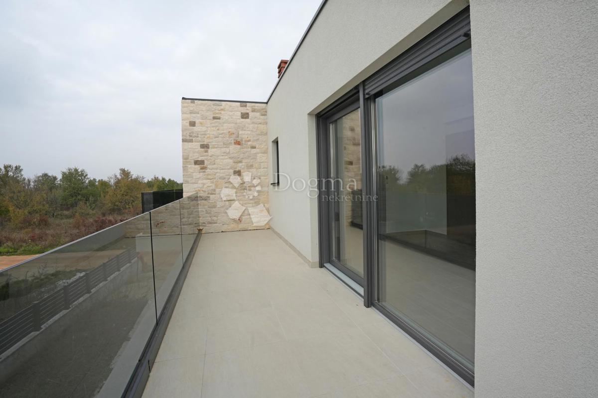 NOVOZGRAJENA MODERNA VILA