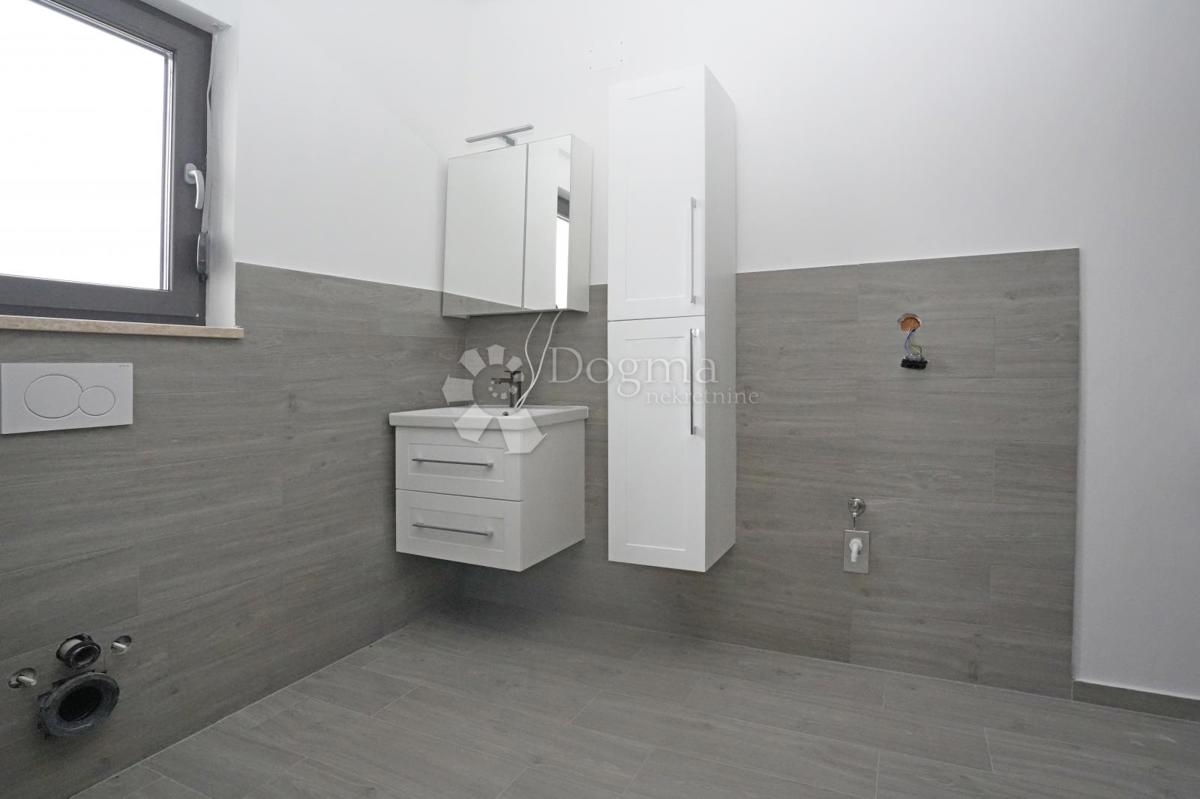 NOVOZGRAJENA MODERNA VILA