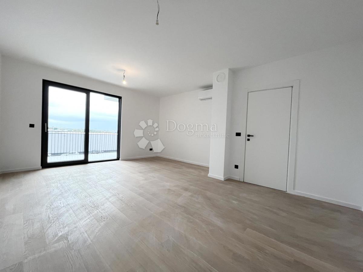 Stanovanje v novogradnji z dvigalom in garažo, Umag