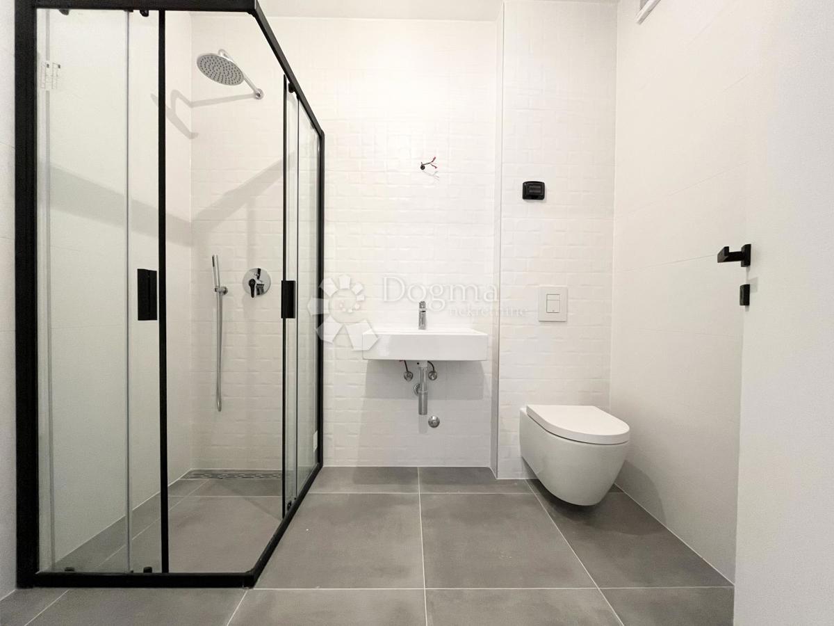 Stanovanje v novogradnji z dvigalom in garažo, Umag