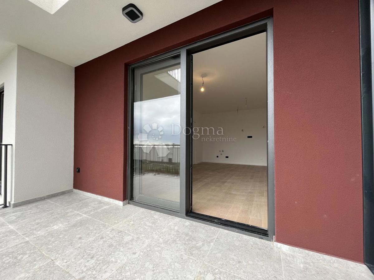 Stanovanje v novogradnji z dvigalom in garažo, Umag