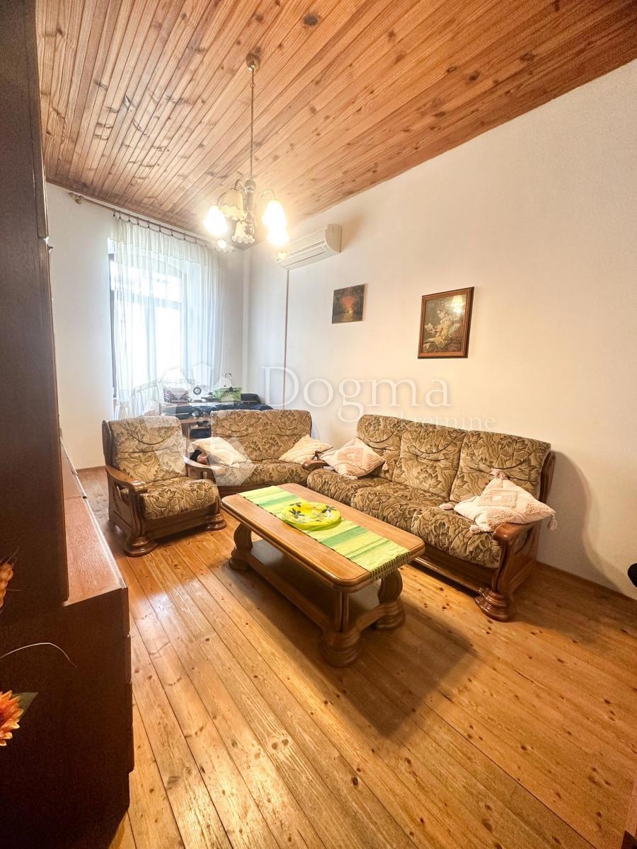 Stanovanje Centar, Pula, 70m2