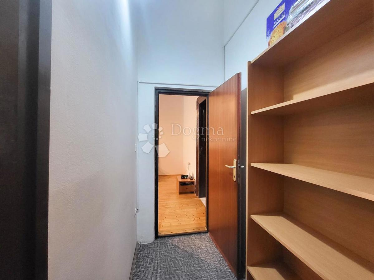 Stanovanje Centar, Pula, 70m2