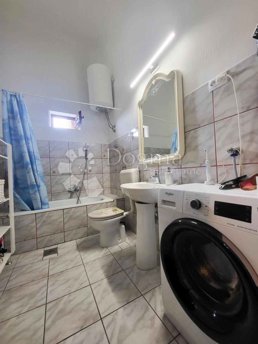 Stanovanje Centar, Pula, 70m2