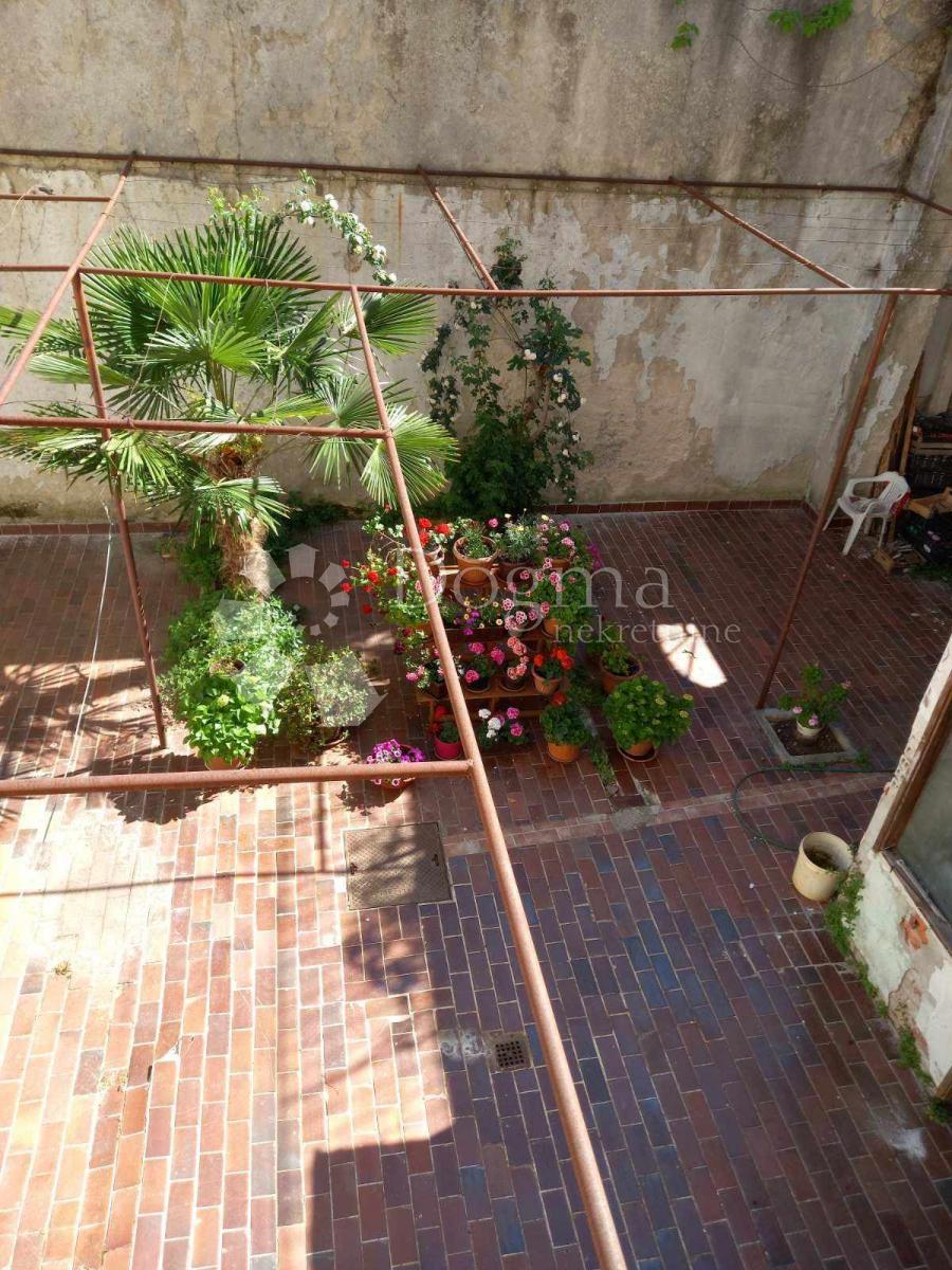 Stanovanje Centar, Pula, 70m2